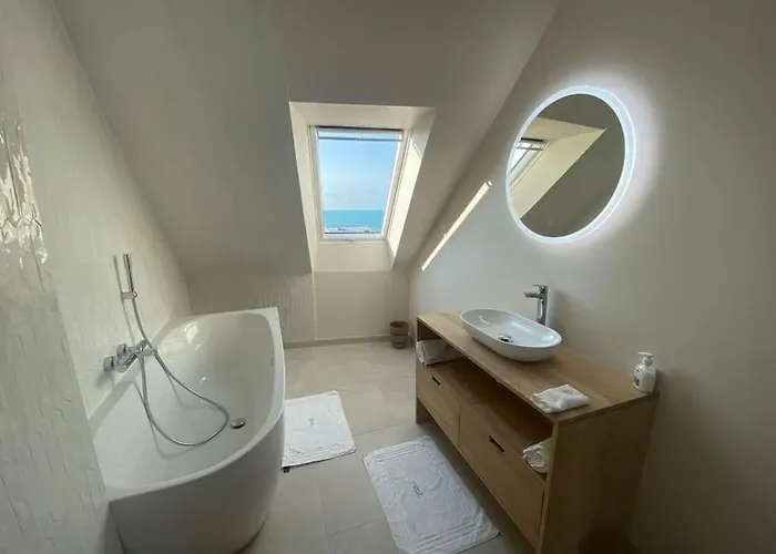 Granville / Maison Entierement Renovee A 100 M Des Plages