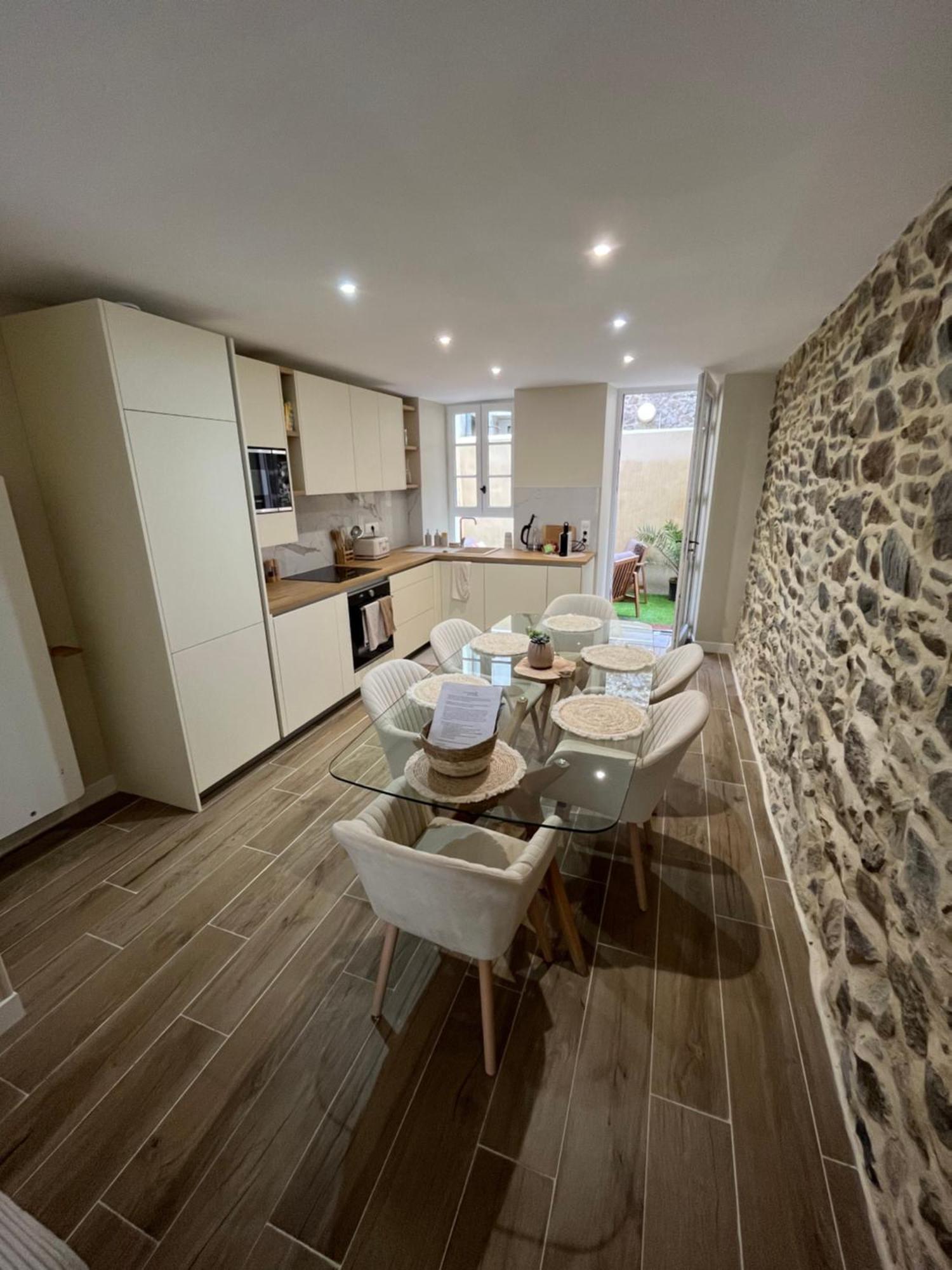 Holiday home / Maison Entierement Renovee A 100 M Des Plages Granville