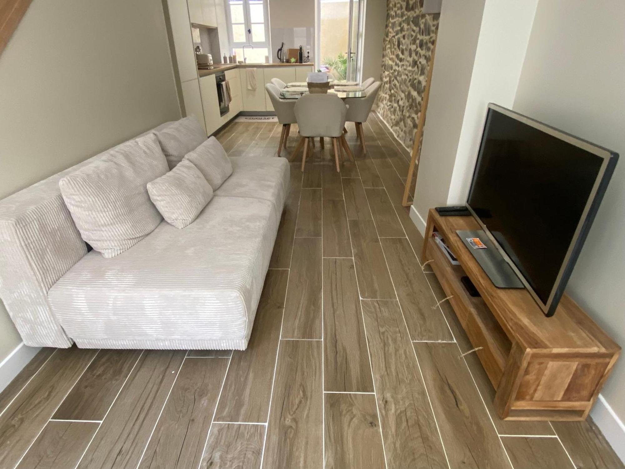 / Maison Entierement Renovee A 100 M Des Plages